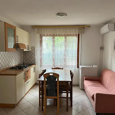 Flexible 6-person In דירה